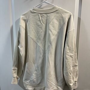Lululemon Cream Sweatshirt Women’s No Size Tags PTP 24 8/10